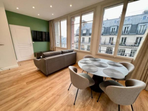 Very bright newly renovated apt with AC